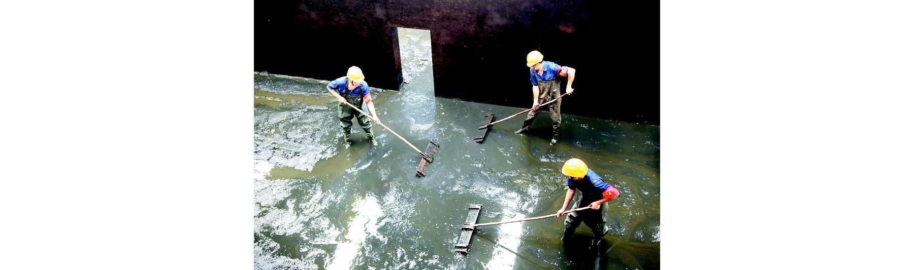 沉淀池“洗澡”清淤