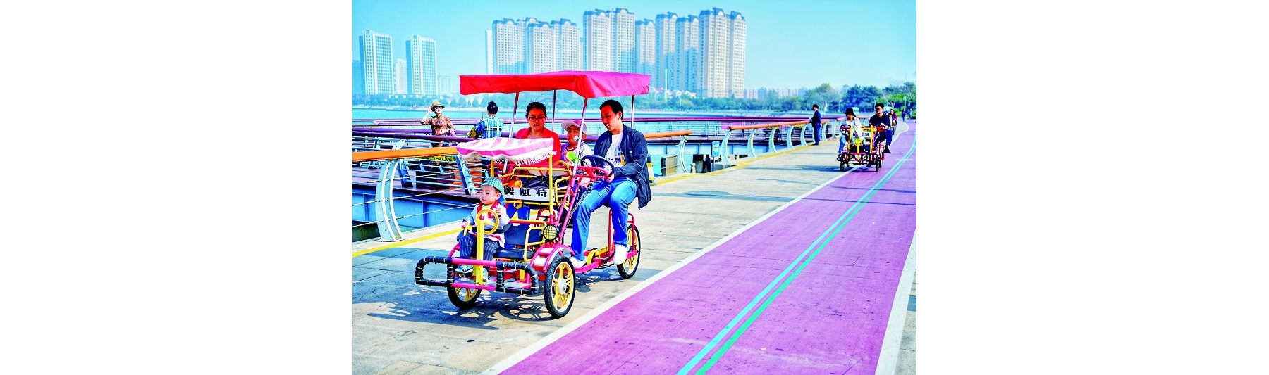 海边休闲享暖阳