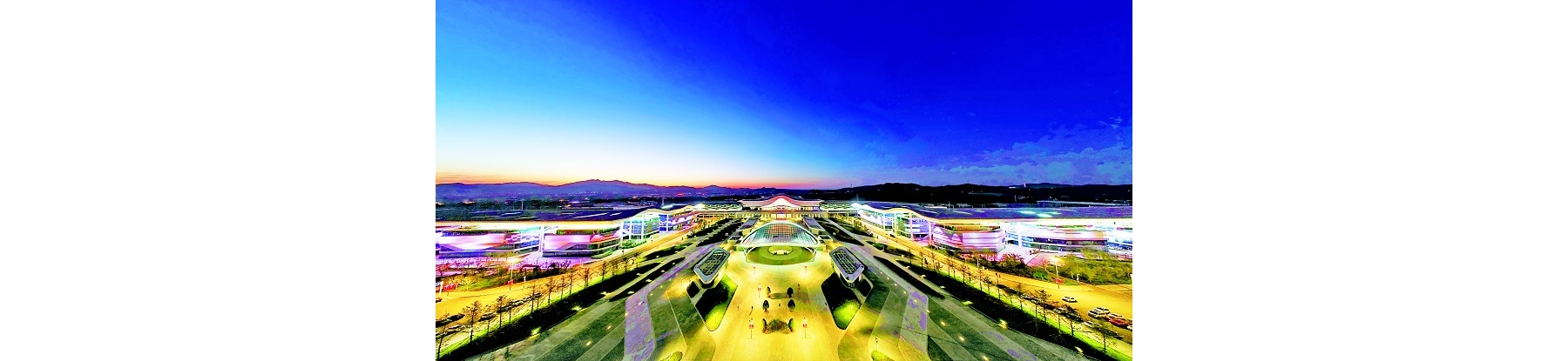 绚烂霓虹扮靓西站