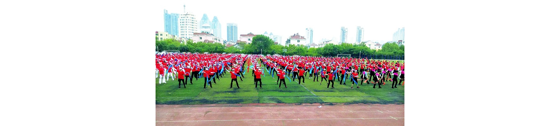 广场舞展演市民秀风采