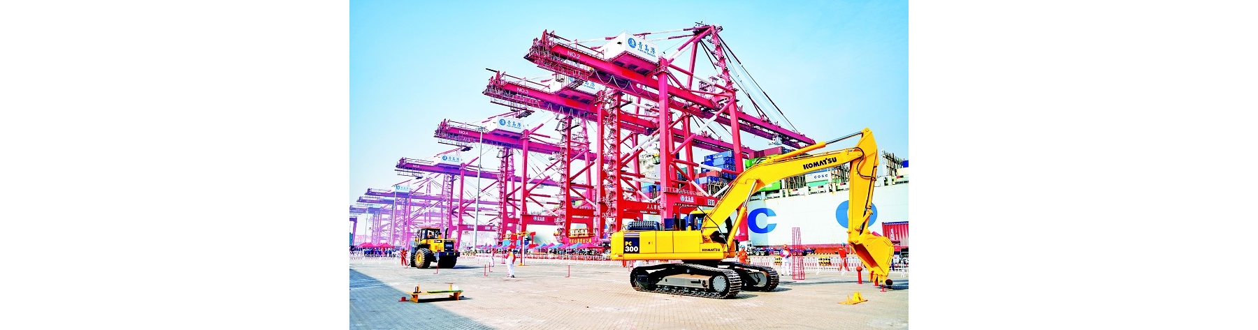 小叉车“细线悬瓶”、挖掘机“投篮入筐”…… 342名大港工匠西海岸秀绝活儿