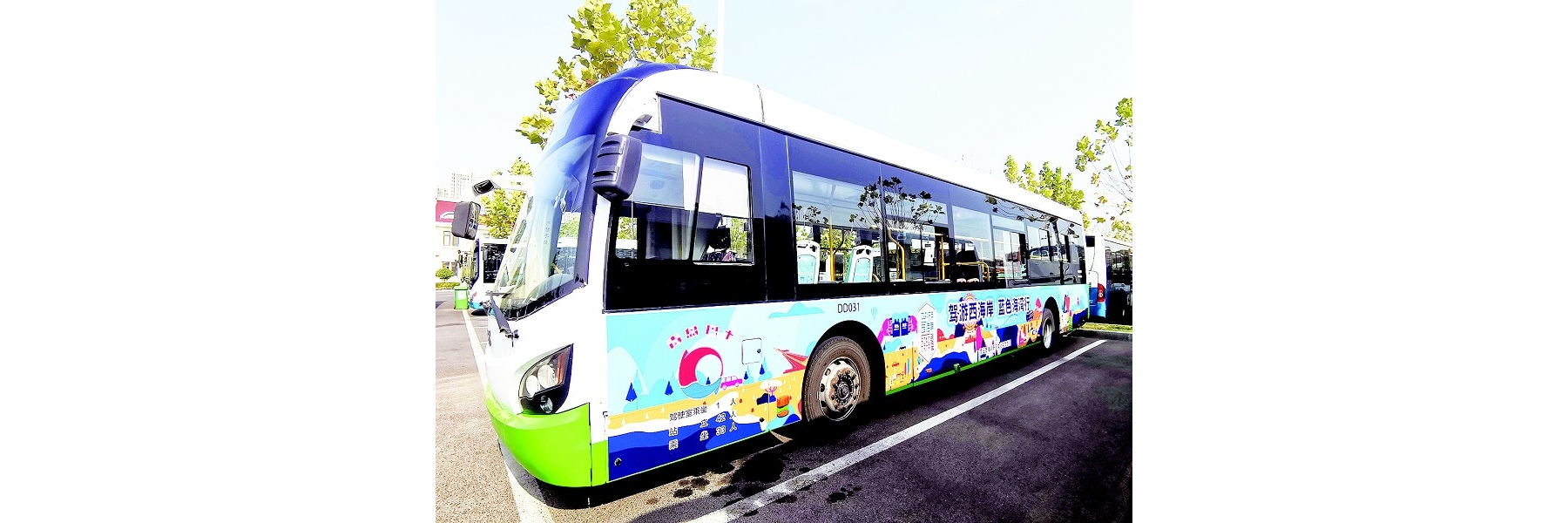 44辆西海岸旅游公交形象巴士岛城开跑