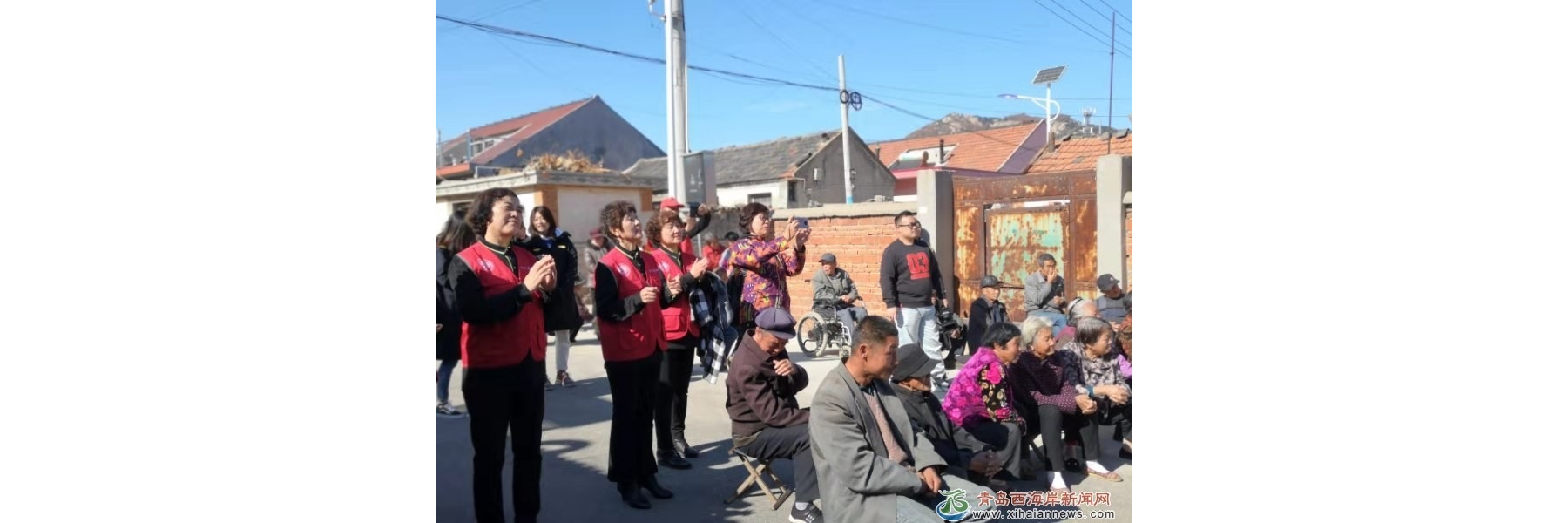 青岛西海岸新区海风乐团走进铁山镇东南崖村慰问演出