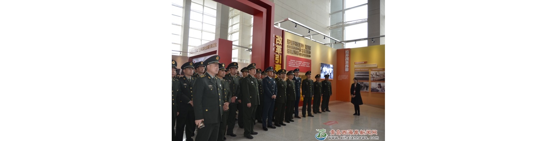 参观成就展，鼓足干劲再出发