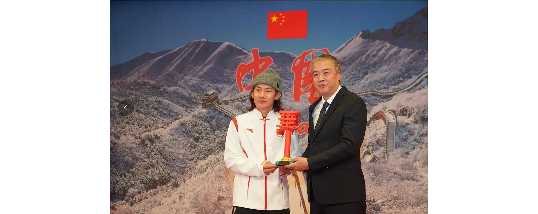 “华尊”雕塑进校园，让“最美校园”更美丽