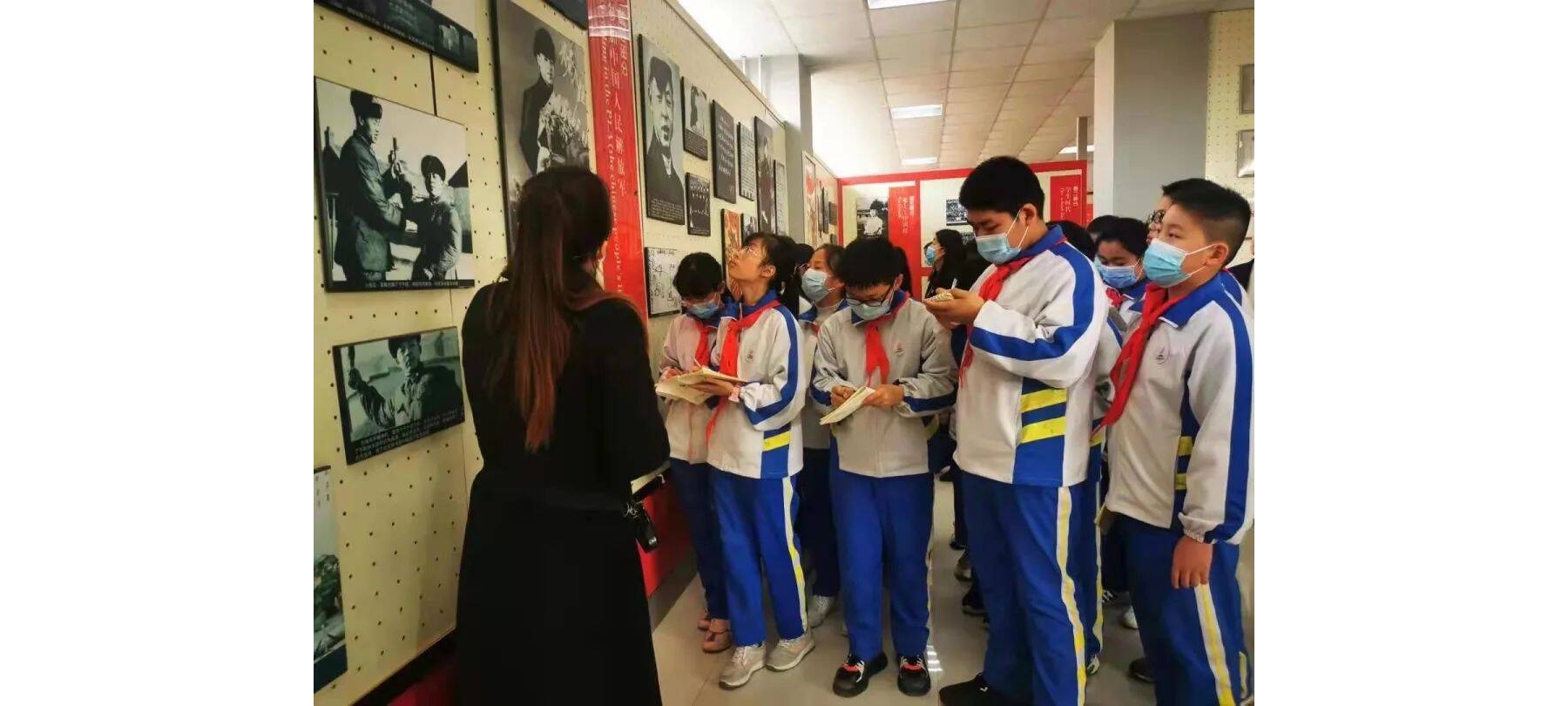 让雷锋精神扎根校园社区