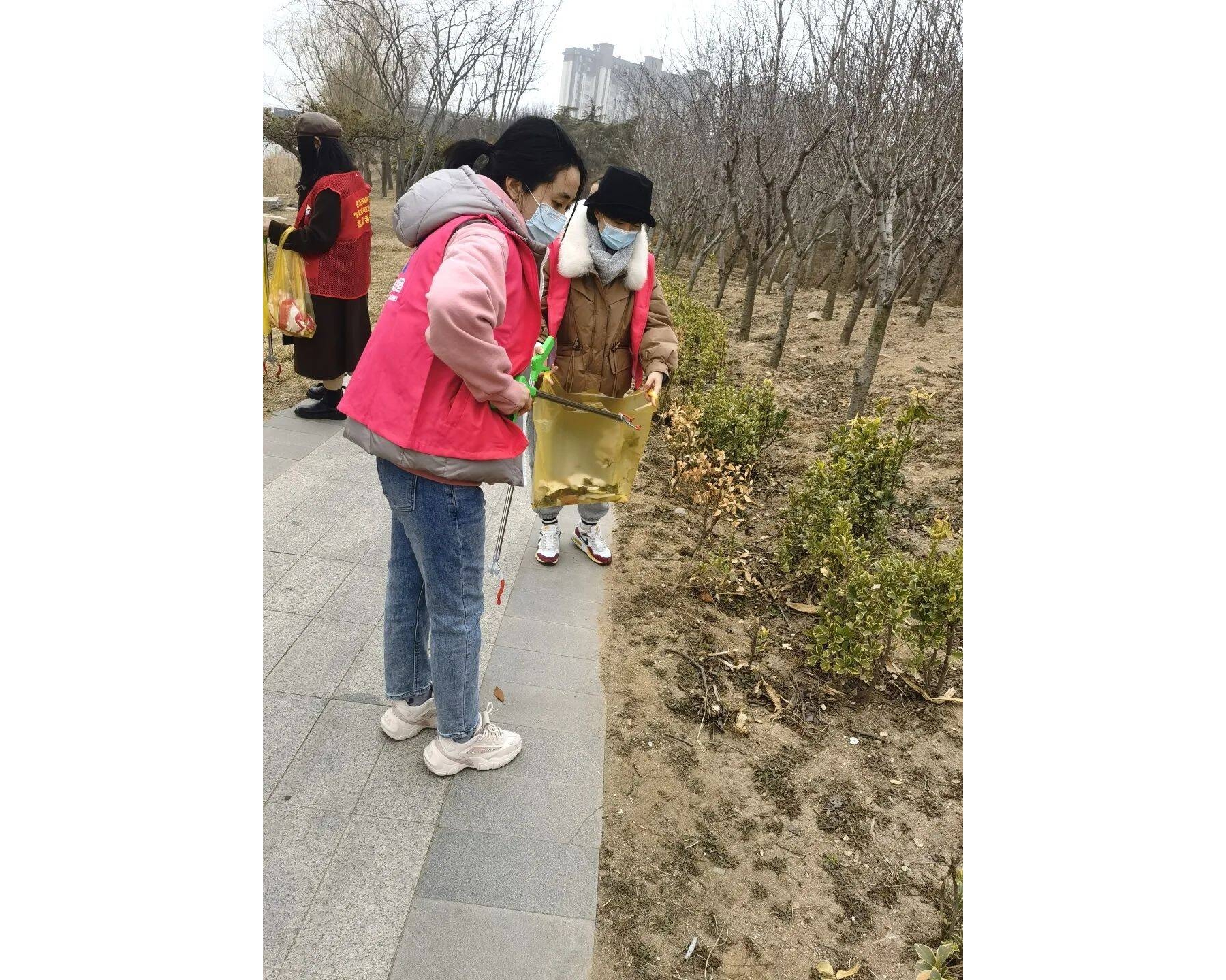 张家楼街道开展“守护家园美 争当‘河小青’”环保志愿服务活动