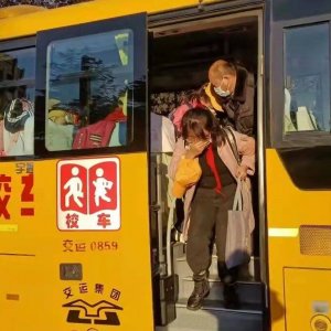 辛安小学教育集团辛安校区校车消防应急逃生演练