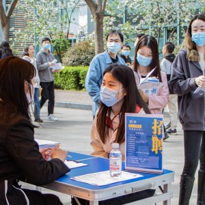 春招正当时 就业不停歇！驻青企业专场招聘会在石大举行