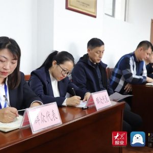 青岛西海岸新区人社局邀请群众代表参加局长办公会议