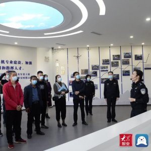 青岛市公安局开发区分局举行“市民开放月”活动