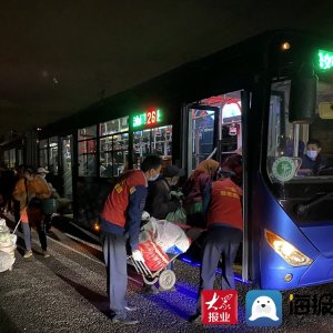 青岛真情巴士：敬老不只在重阳