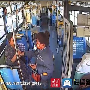 老年乘客身体不适 青岛真情巴士驾驶员热心帮助