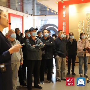 青岛西海岸新区人社局开展“老干部看新区”参观座谈活动