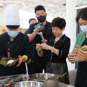 西海岸新区总工会举办“浓情端午 惠工联谊”活动