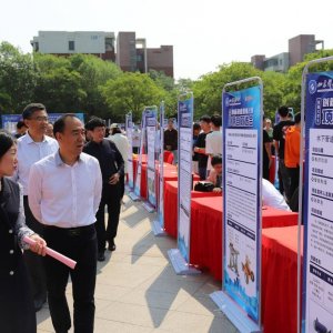 摆摊招贤，能者“揭榜”！山东科技大学举办首届大创计划“双选会”