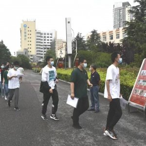 北京大学强基计划招生测试（机考）在青岛经济技术开发区第四中学举行