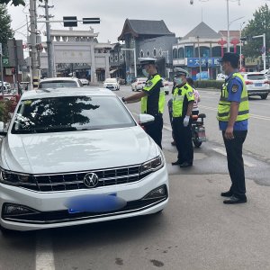 黄岛交警：整治违停乱象，净化交通环境