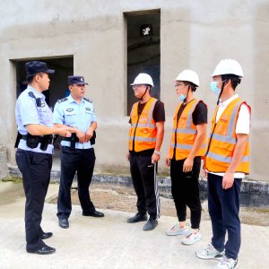 夏季治安打击整治 “百日行动”添战果 黄岛公安多警种联动守护企业工地安宁