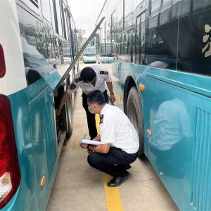 城运控股交运西海岸：迎战汛期恶劣天气 开展车辆、道路全面检查