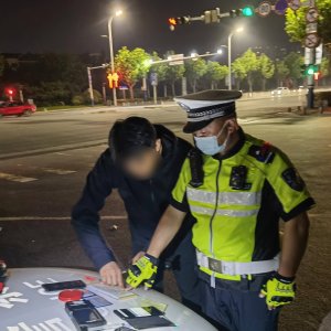 “炸街”深夜扰民 黄岛交警严查严处