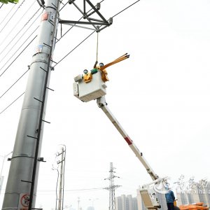 组图：战高温  保供电