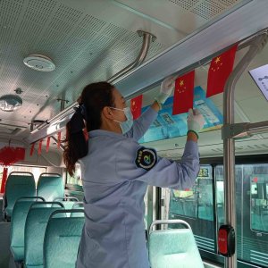 装扮车厢迎国庆！真情巴士国庆主题车厢上线