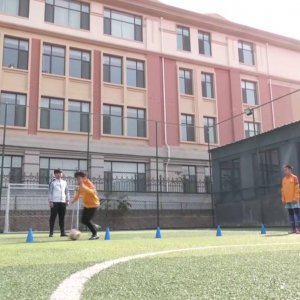 公益足球进校园 为孩子们的梦想插上翅膀