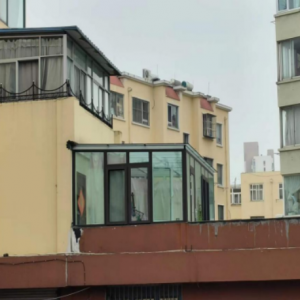 长江路执法中队?联合拆除北苑小区违法建筑