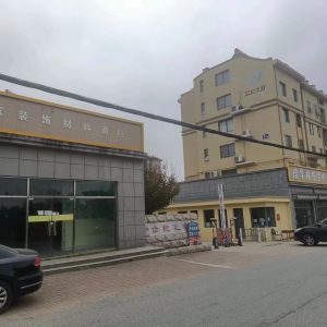 六汪镇开展空中缆线整治行动