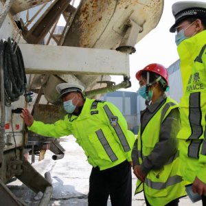 黄岛交警：把好“四道关”，筑牢安全防线