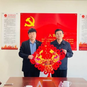 青岛市台港澳办调研新区台属联谊会工作