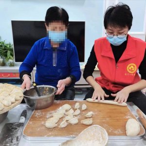 西海岸新区中医医院：志愿服务“不打烊” 文明实践暖新春