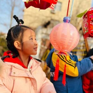 青岛西海岸新区小百灵幼儿园：瑞兔贺新年 萌娃闹元宵