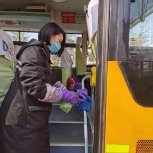 西海岸新区：350部校车齐上路 护航学子平安返校