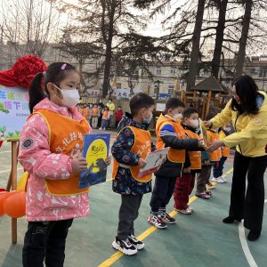 西海岸新区文化路幼儿园教育集团“在这个春天，播下阅读的种子”全年阅读活动启动