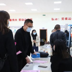 新区举办“退役军人 拥军优属”专场招聘会