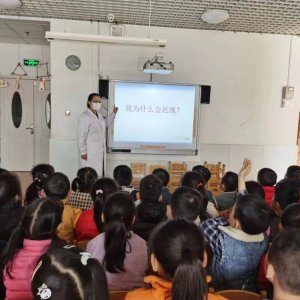 青岛西海岸新区第二中医走进胶南中心幼儿园开展“爱眼护眼，防控近视”知识讲座活动