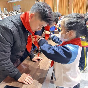 港头小学：国防教育进校园 雷锋精神代代传