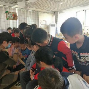 西海岸新区妇幼保健院开展儿童医疗游戏辅导缓解儿童就医恐惧
