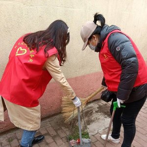 西海岸新区工委老干部局开展“党员社区双报到 助力创城树新风”活动