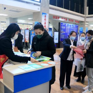 区政务服务大厅开展“中国水周”系列宣传活动