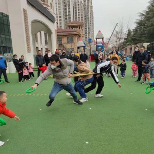 富春江路幼儿园举办“大力士爸爸”亲子活动