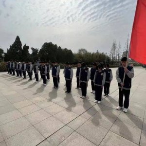 新区各级团组织、少先队组织开展文明祭扫活动