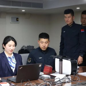 小小“拥军卡” 暖暖“崇军情”——西海岸新区上门为驻区部队官兵办理“拥军卡”