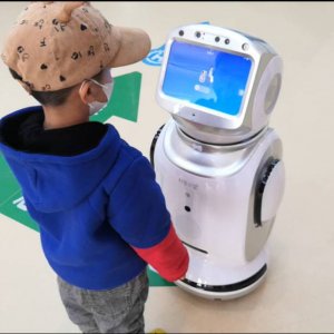 区第二中医医院上线能沟通、能带路、能跳舞的智能导诊机器人