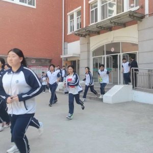 致远中学举行5.12防震减灾应急逃生演练