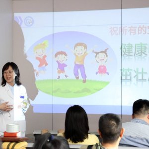 脱下“白大褂”，变身“小丑鱼”！区中心医院举办世界哮喘日主题宣传活动