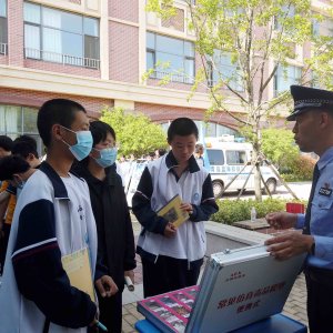 黄岛公安：将安全防范知识送到学生身边