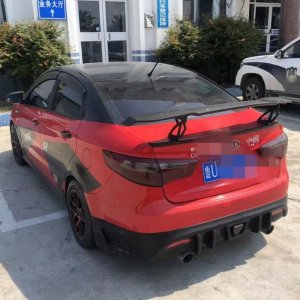 交警整治非法改装“炸街”车